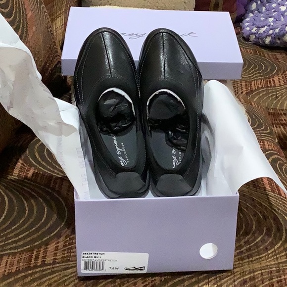 New Easy Spirit Ezstretch shoes Size 7.5 W - Picture 3 of 4